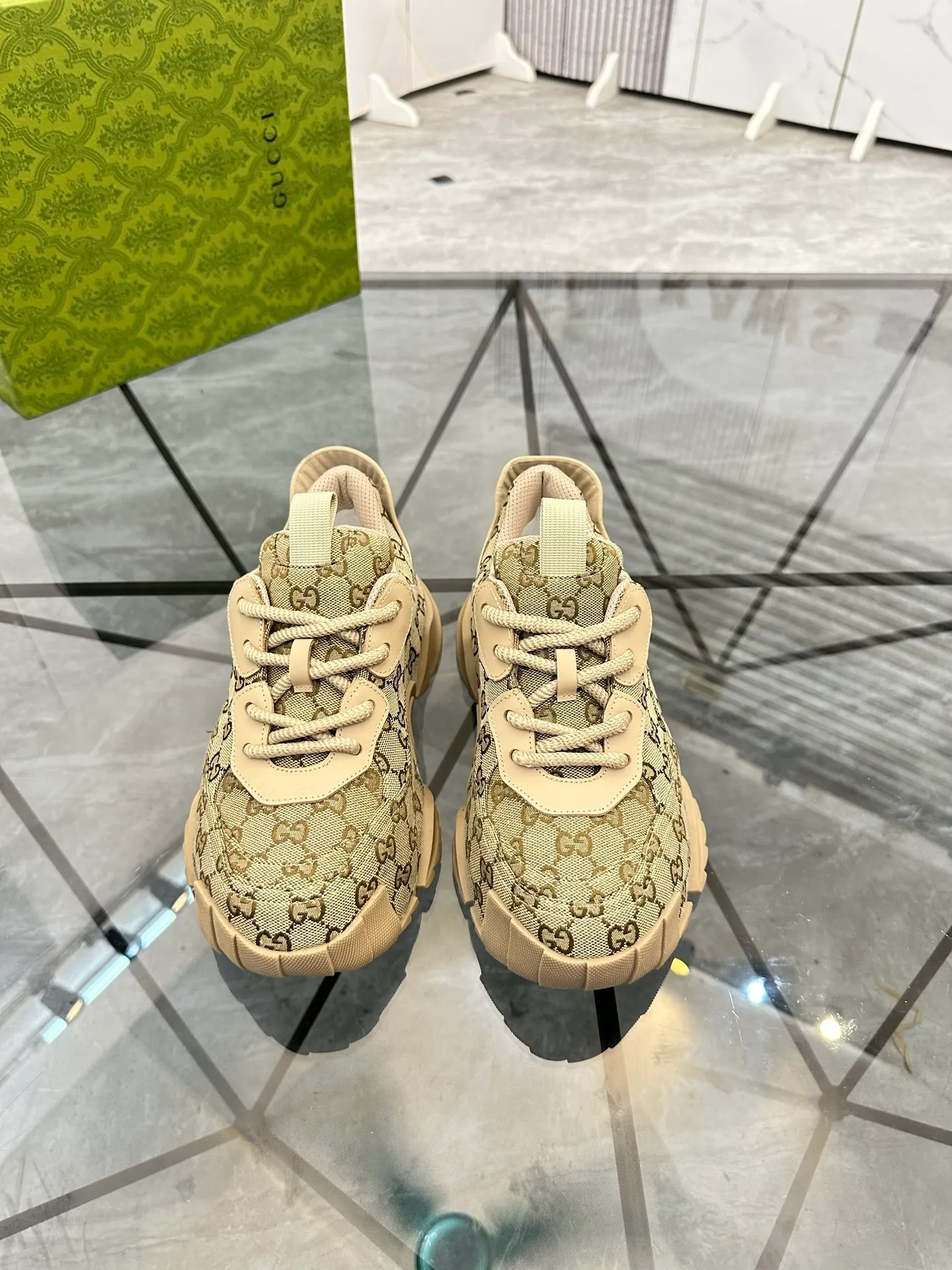 Men's shoes for sale 💰: 💰P580¥ Product trademark: Gucci* "Gucci*" low-top casual shoes Regular size: 38-45 (can be customized to 46) Large size Product materials: Upper imported cowhide stitching original material, breathable lining, original outsole. No.: 0008
